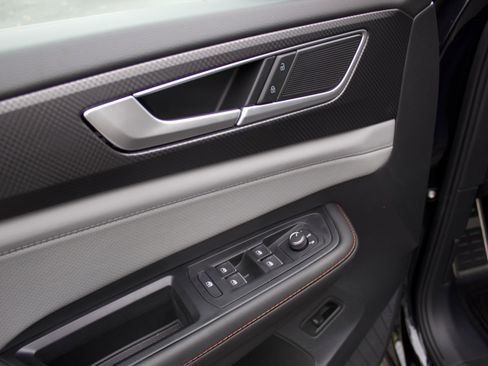 New 2026 Volkswagen Atlas Peak Edition image 9