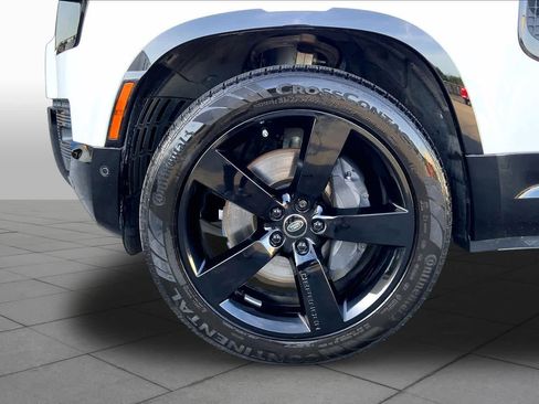 Used 2024 Land Rover Defender 130 X-Dynamic SE AWD/4WD image 10