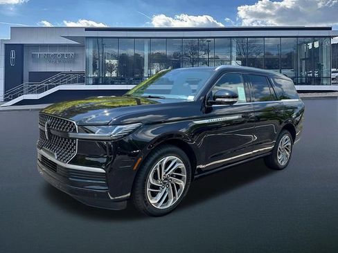 New 2026 Lincoln Navigator Reserve AWD/4WD image 3