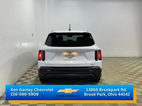 Used 2023 Kia Sorento LX AWD/4WD image 5