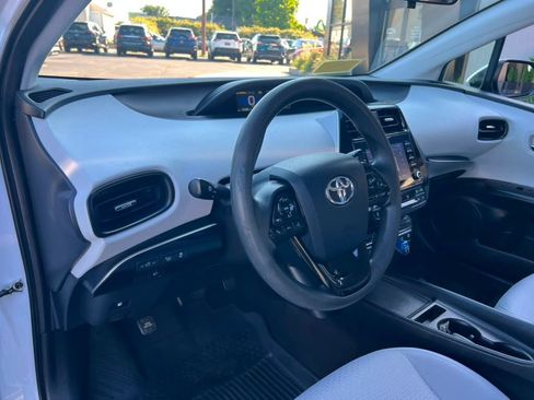 Used 2022 Toyota Prius LE FWD image 9