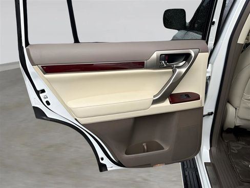 Used 2015 Lexus GX 460 image 31