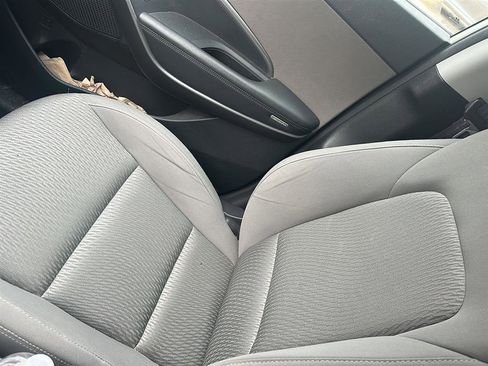 Used 2015 Hyundai Santa Fe GLS image 23