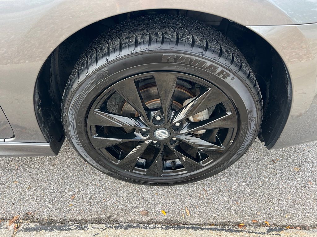 Used 2018 Nissan Sentra SR w/ Electronics Package FWD image 11