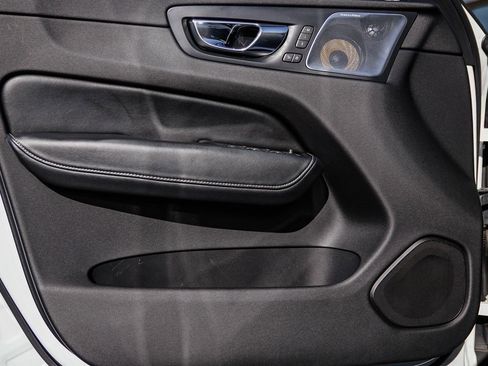 Used 2018 Volvo XC60 T8 R-Design w/ Convenience Package image 23