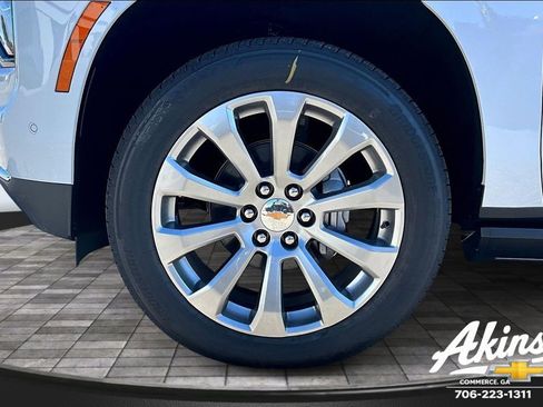 New 2026 Chevrolet Suburban Premier image 19