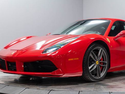 Used 2018 Ferrari 488 GTB RWD image 5