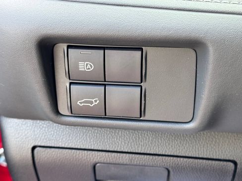 Used 2021 Toyota Highlander XLE FWD image 34