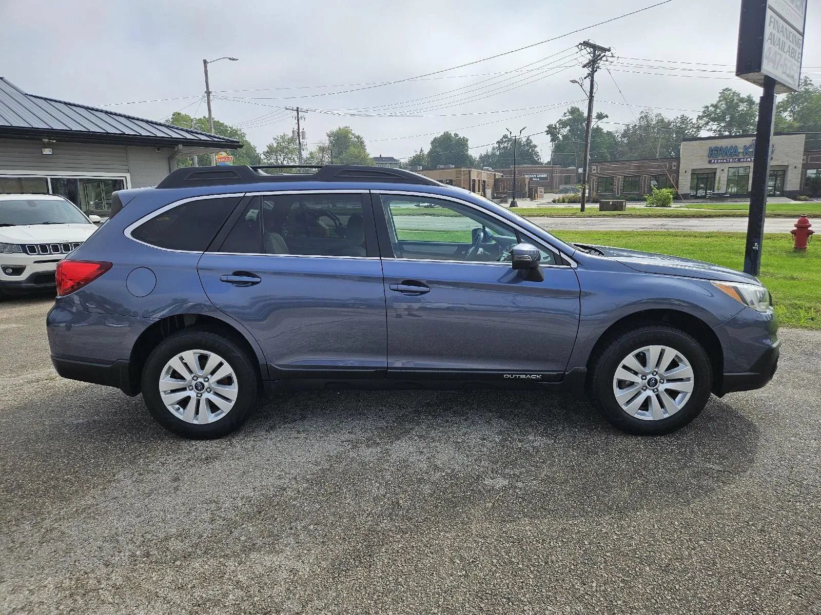 Used 2017 Subaru Outback 2.5i Premium AWD/4WD image 5