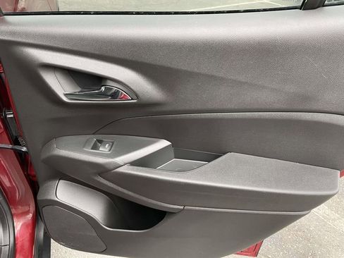 Used 2024 Chevrolet Trax ACTIV w/ Sunroof Package image 44