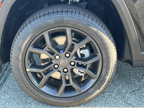 New 2025 Jeep Grand Cherokee L Limited image 33