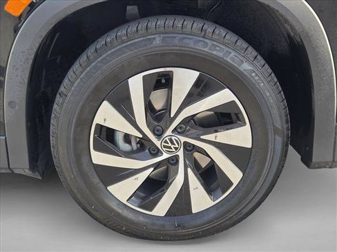 Certified 2025 Volkswagen Tiguan S FWD image 22
