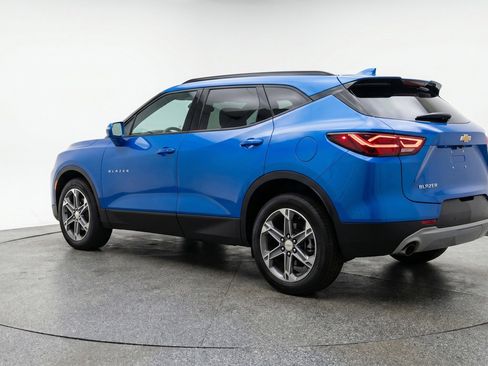 Used 2025 Chevrolet Blazer LT FWD image 6