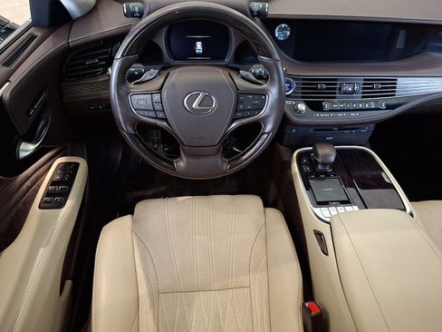 Used 2020 Lexus LS 500h AWD w/ Luxury Package image 12