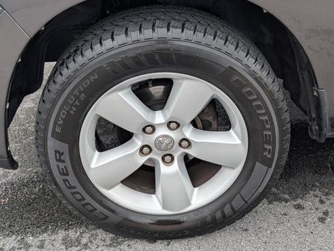 Used 2016 RAM 1500 Express RWD image 24