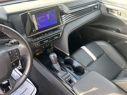 Used 2025 Toyota Camry SE image 25