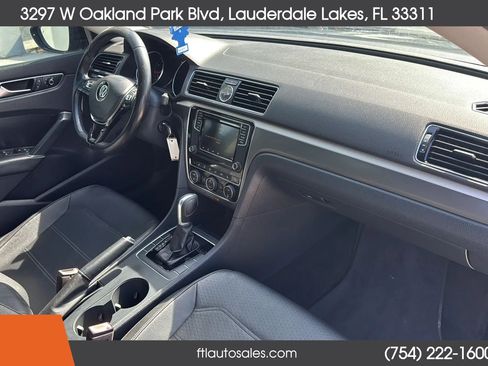 Used 2017 Volkswagen Passat 1.8T R-Line FWD image 35