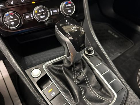 Used 2022 Volkswagen Jetta SE image 26