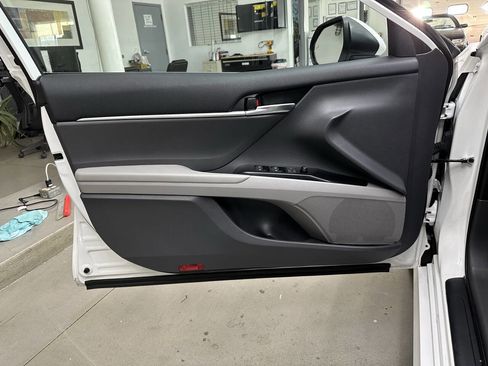 Used 2020 Toyota Camry LE image 10