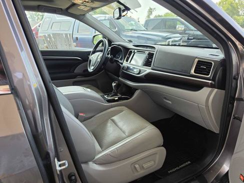 Used 2016 Toyota Highlander Limited AWD/4WD image 19