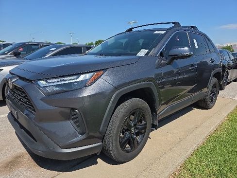 Used 2022 Toyota RAV4 XLE FWD image 3