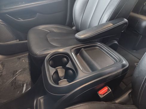 Certified 2020 Chrysler Pacifica Touring-L w/ Advanced Safetytec Group AWD/4WD image 22