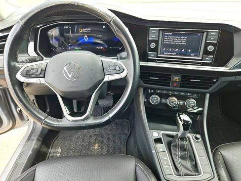Used 2023 Volkswagen Jetta SE FWD image 10