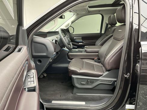 Used 2025 Ford Expedition Max Platinum w/ Platinum Ultimate Package AWD/4WD image 3