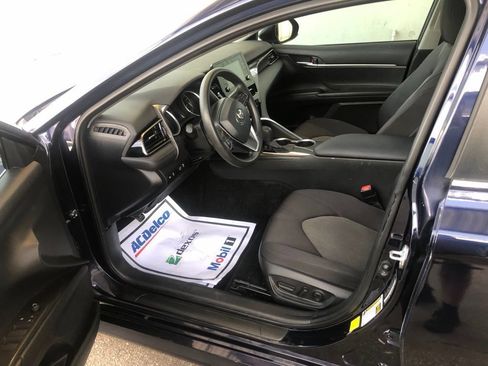 Used 2021 Toyota Camry LE FWD image 4