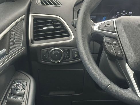 Used 2024 Ford Edge SEL w/ Convenience Package image 11