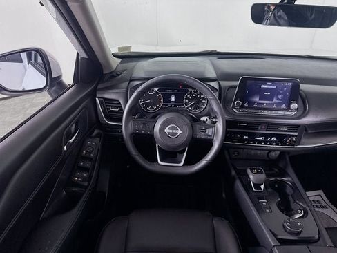 Used 2024 Nissan Rogue SV w/ SV Premium Package image 19