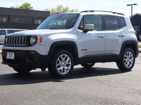 Used 2017 Jeep Renegade Latitude w/ Cold Weather Group AWD/4WD image 11