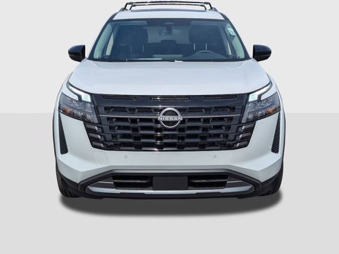 New 2026 Nissan Pathfinder SL FWD image 8