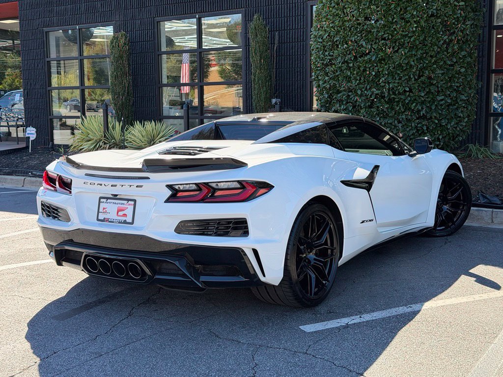 Used 2025 Chevrolet Corvette Z06 RWD image 12