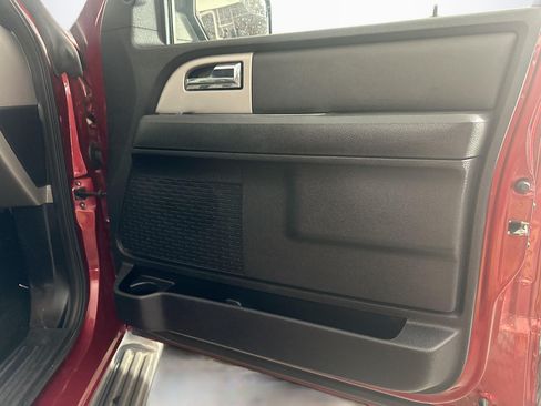 Used 2017 Ford Expedition XLT w/ Equipment Group 201A RWD image 32