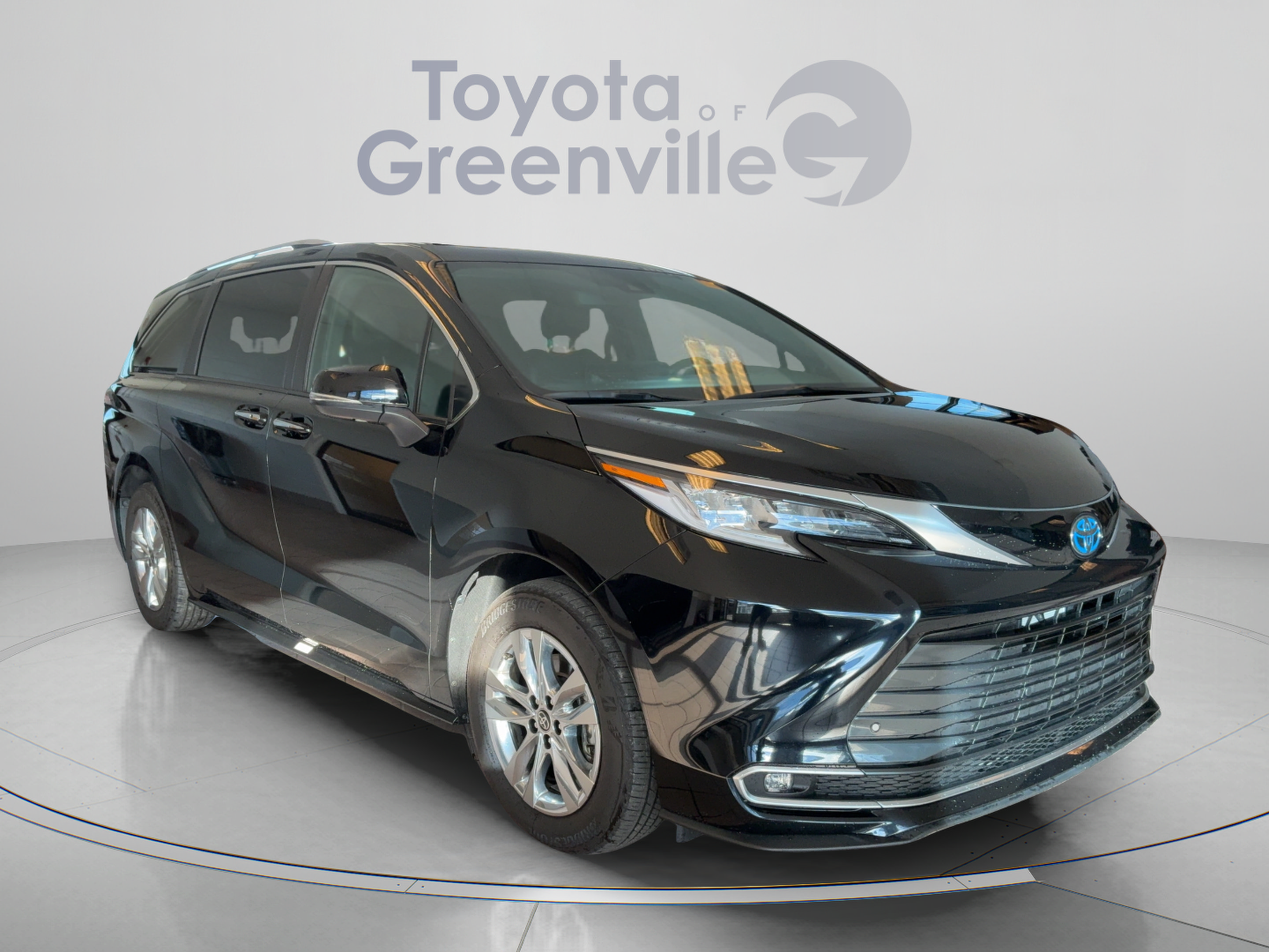 Certified 2025 Toyota Sienna Limited AWD/4WD image 8