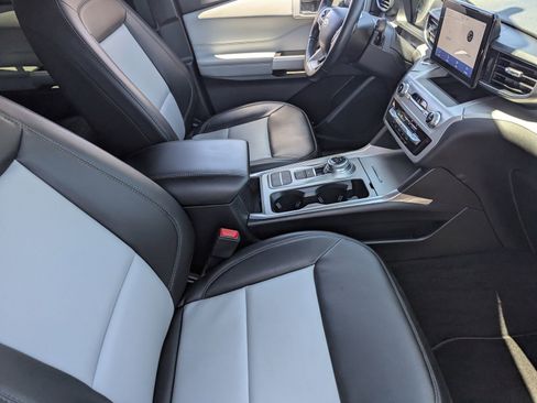 Certified 2022 Ford Explorer XLT w/ Equipment Group 202A RWD image 11