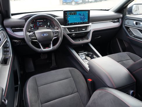 Used 2025 Ford Explorer ST w/ Sun And Sound Package AWD/4WD image 28