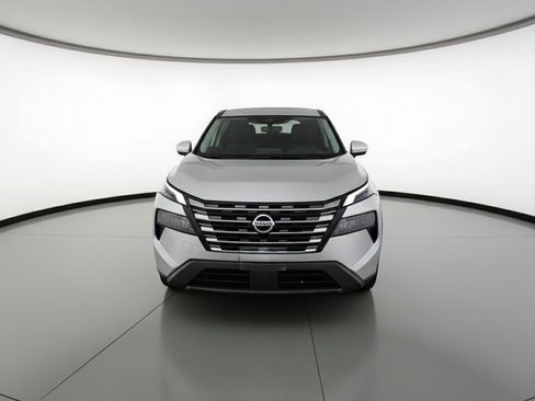 Used 2025 Nissan Rogue SV image 2