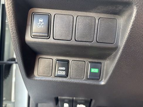 Used 2019 Nissan Rogue Sport S image 16