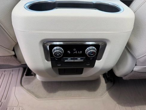 Used 2022 GMC Yukon Denali AWD/4WD image 11