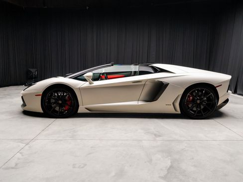 Used 2015 Lamborghini Aventador LP 700-4 image 14