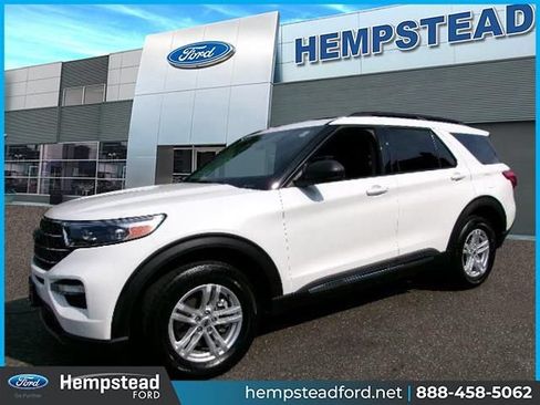 Certified 2022 Ford Explorer XLT w/ Equipment Group 202A AWD/4WD image 1