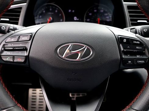 Used 2018 Hyundai Elantra Sport image 12