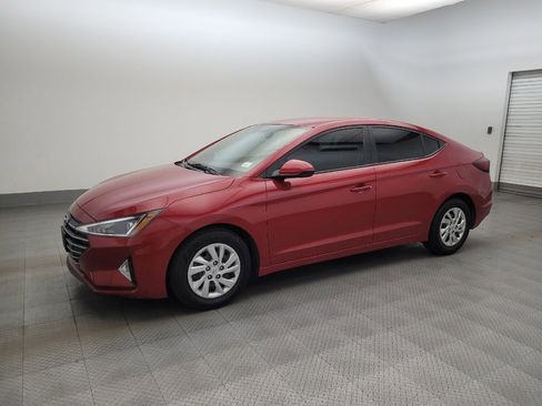 Used 2020 Hyundai Elantra SE w/ Cargo Package (C1) FWD image 2