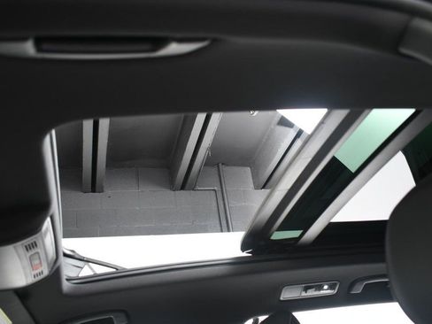 Used 2022 Volkswagen Tiguan SE R-Line image 6