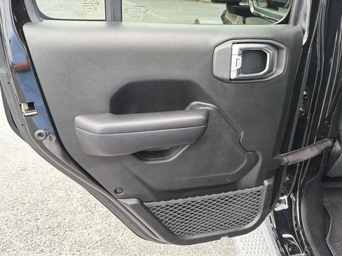 Used 2019 Jeep Wrangler Unlimited Rubicon AWD/4WD image 17