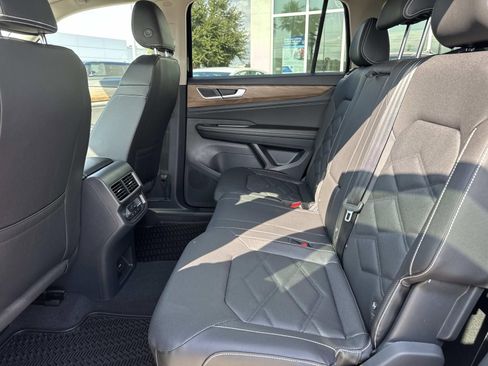 New 2026 Volkswagen Atlas SE FWD image 8