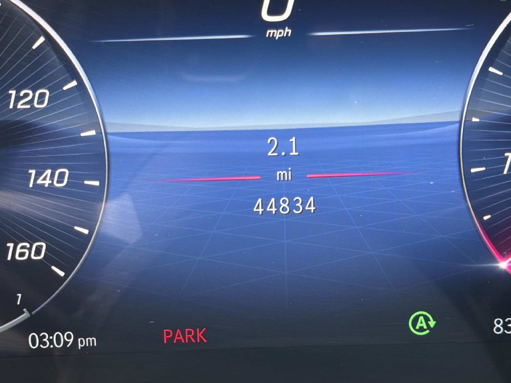 Used 2022 Mercedes-Benz C 300 Sedan image 2