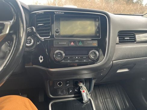 Used 2018 Mitsubishi Outlander GT image 19